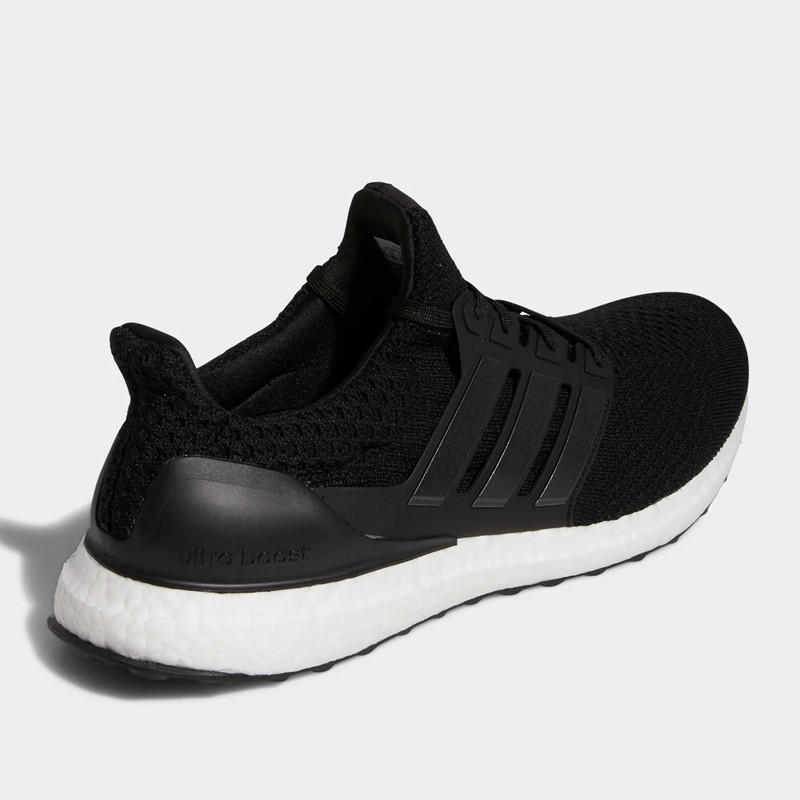 SEPATU LARI ADIDAS ULTRABOOST 5 DNA