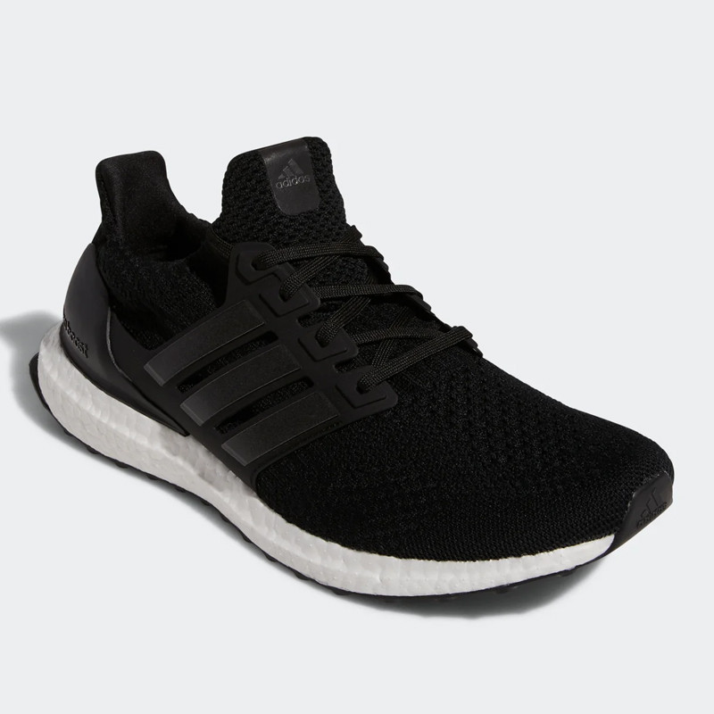 SEPATU LARI ADIDAS ULTRABOOST 5 DNA